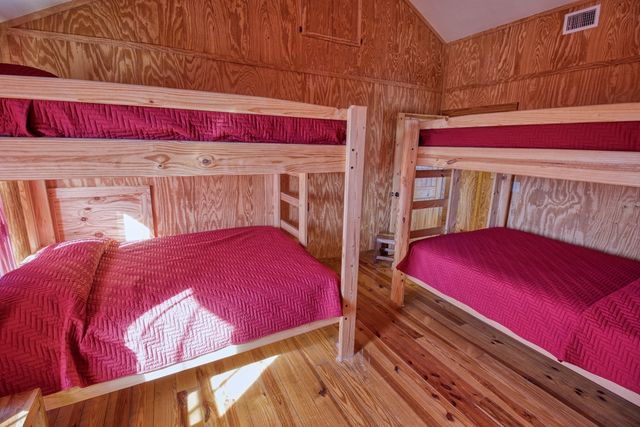 190 Bluebonnet Dr, Concan, TX 78838