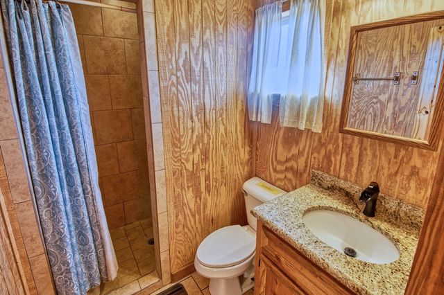 190 Bluebonnet Dr, Concan, TX 78838