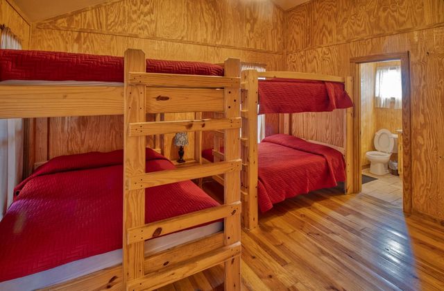 190 Bluebonnet Dr, Concan, TX 78838