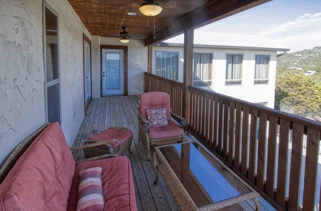 190 Bluebonnet Dr, Concan, TX 78838