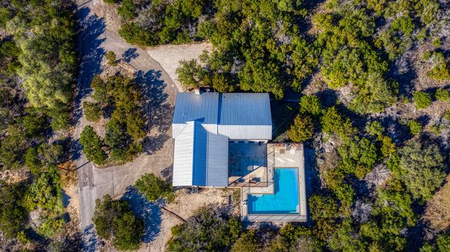 190 Bluebonnet Dr, Concan, TX 78838