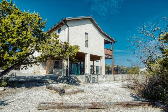 190 Bluebonnet Dr, Concan, TX 78838