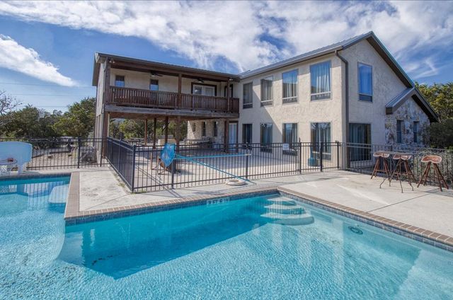 190 Bluebonnet Dr, Concan, TX 78838