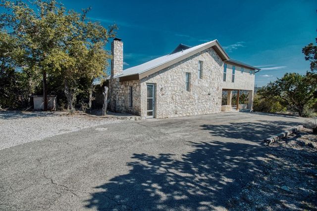 190 Bluebonnet Dr, Concan, TX 78838