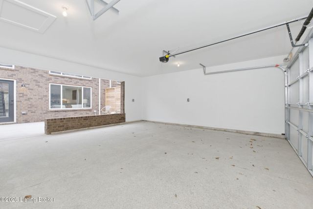 604 Burnett Farm Ln, Douglass Hills, KY 40243