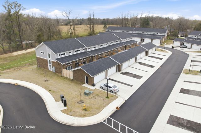 604 Burnett Farm Ln, Douglass Hills, KY 40243