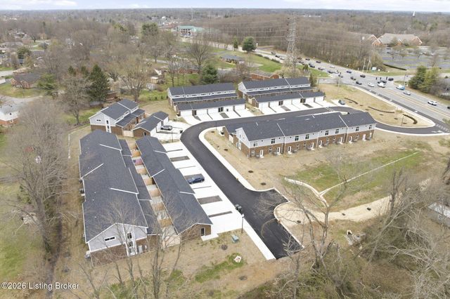 604 Burnett Farm Ln, Douglass Hills, KY 40243