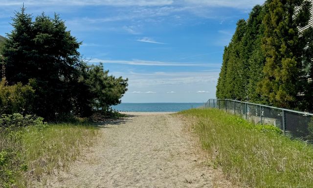 46 East Avenue, Milford, CT 06460