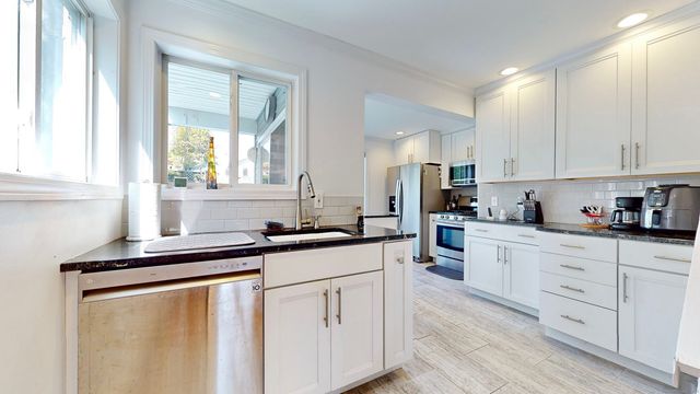 46 East Avenue, Milford, CT 06460