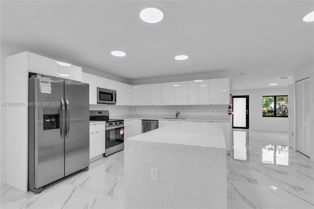 152 NW 18 St, Homestead, FL 33030