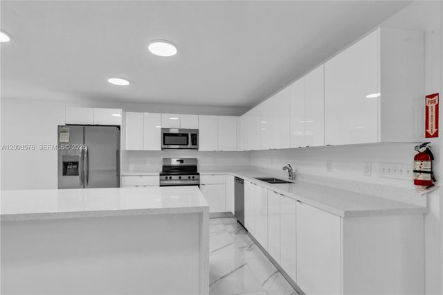 152 NW 18 St, Homestead, FL 33030