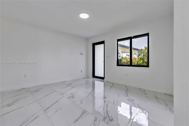 152 NW 18 St, Homestead, FL 33030