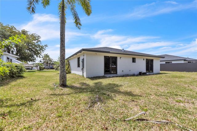 152 NW 18 St, Homestead, FL 33030