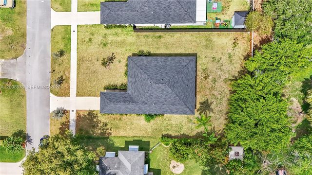 152 NW 18 St, Homestead, FL 33030