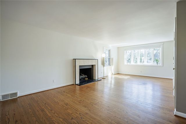 193 Georgian Court Road, Brighton, NY 14610