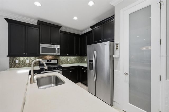 2905 TRUSTEE AVENUE, Sarasota, FL 34243