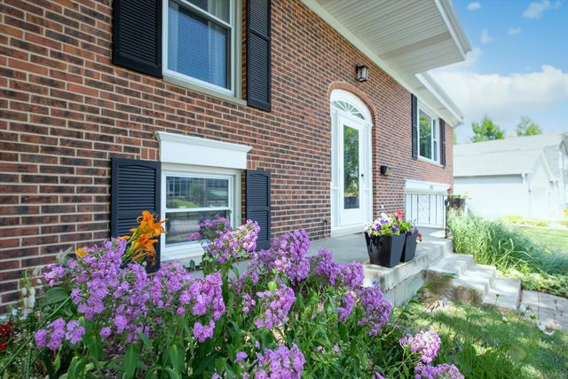 1058 W Illinois Avenue, Palatine, IL 60067