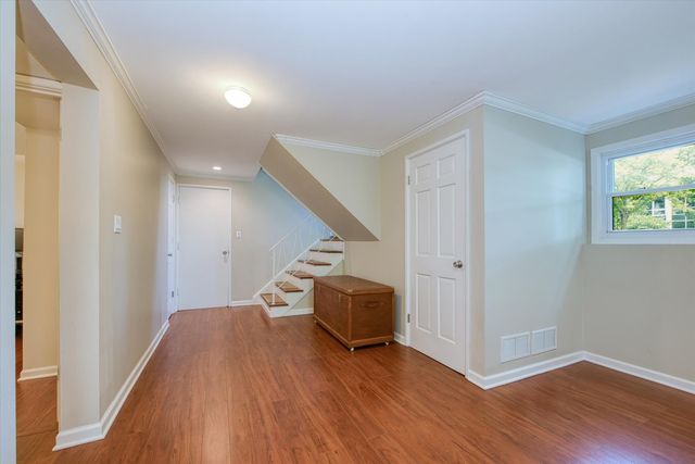 1058 W Illinois Avenue, Palatine, IL 60067
