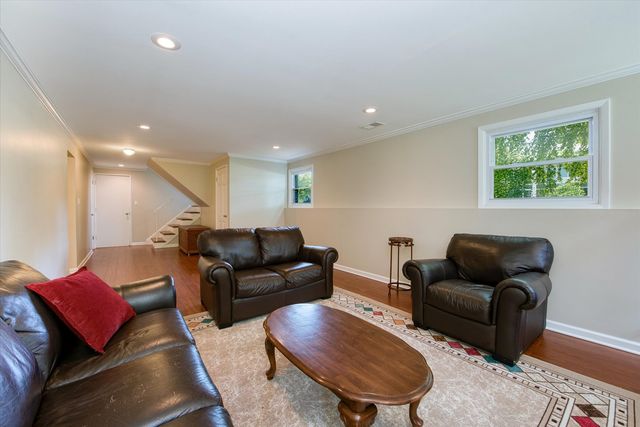 1058 W Illinois Avenue, Palatine, IL 60067