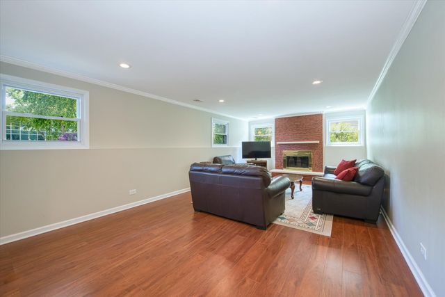 1058 W Illinois Avenue, Palatine, IL 60067