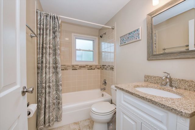 1058 W Illinois Avenue, Palatine, IL 60067