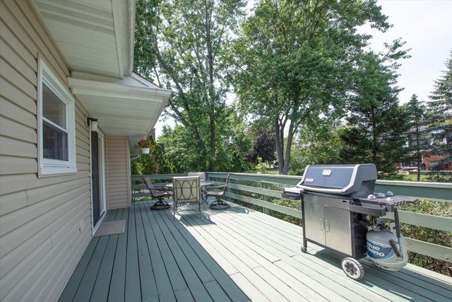 1058 W Illinois Avenue, Palatine, IL 60067