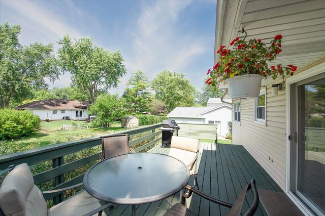 1058 W Illinois Avenue, Palatine, IL 60067