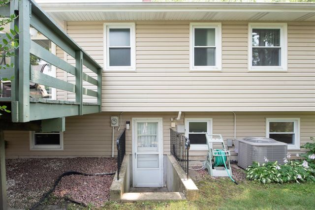 1058 W Illinois Avenue, Palatine, IL 60067