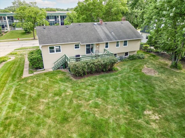 1058 W Illinois Avenue, Palatine, IL 60067