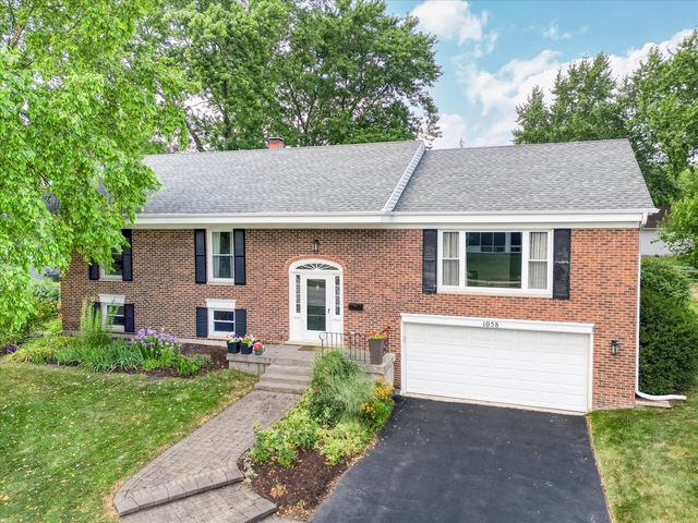 1058 W Illinois Avenue, Palatine, IL 60067
