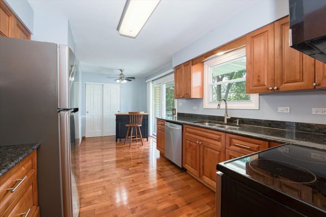 1058 W Illinois Avenue, Palatine, IL 60067