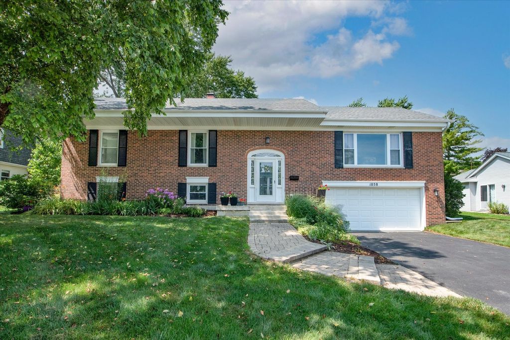 1058 W Illinois Avenue, Palatine, IL 60067