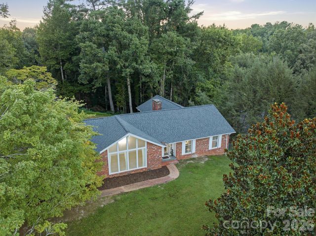 935 Ridgewood Drive NE, Lenoir, NC 28645