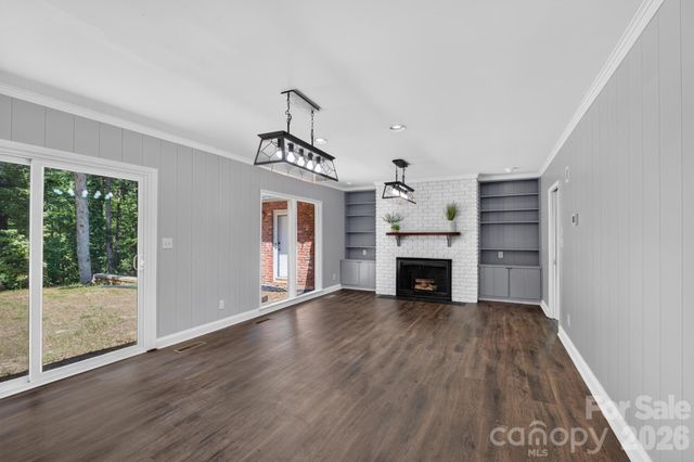 935 Ridgewood Drive NE, Lenoir, NC 28645