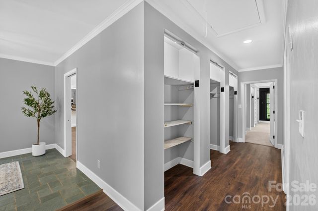 935 Ridgewood Drive NE, Lenoir, NC 28645