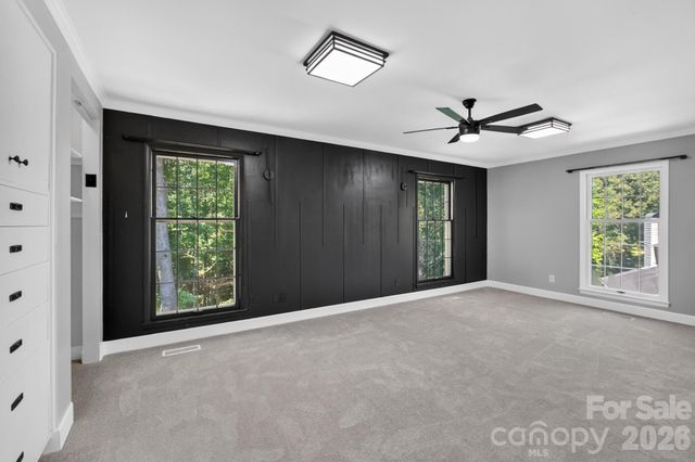 935 Ridgewood Drive NE, Lenoir, NC 28645