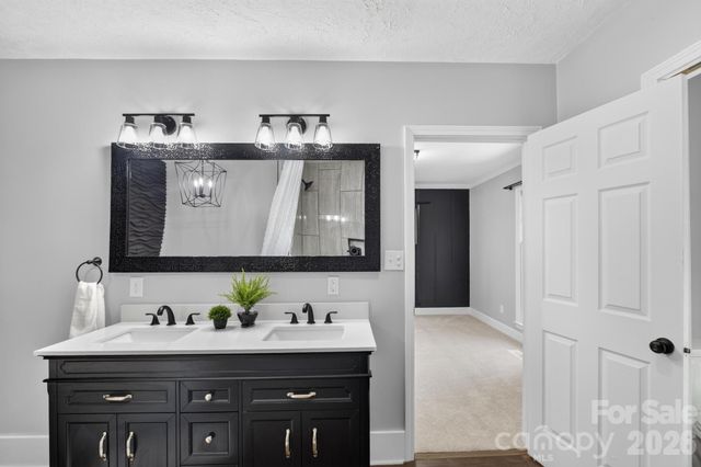 935 Ridgewood Drive NE, Lenoir, NC 28645