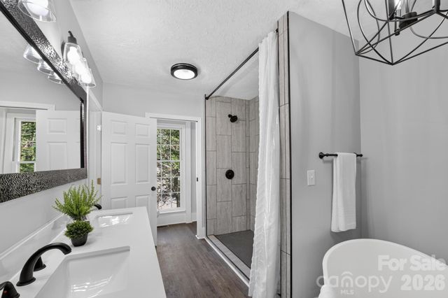 935 Ridgewood Drive NE, Lenoir, NC 28645