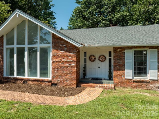 935 Ridgewood Drive NE, Lenoir, NC 28645