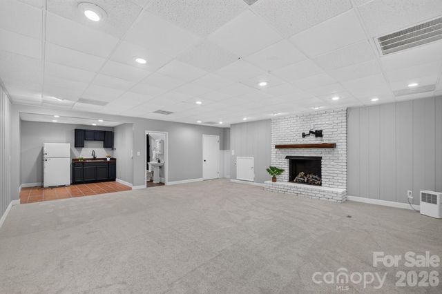 935 Ridgewood Drive NE, Lenoir, NC 28645