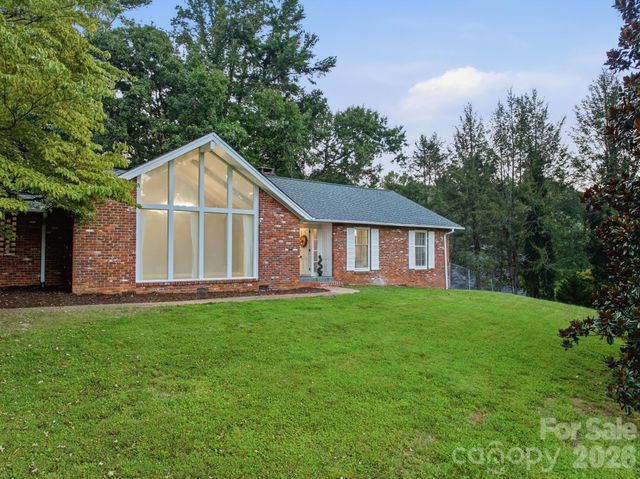 935 Ridgewood Drive NE, Lenoir, NC 28645