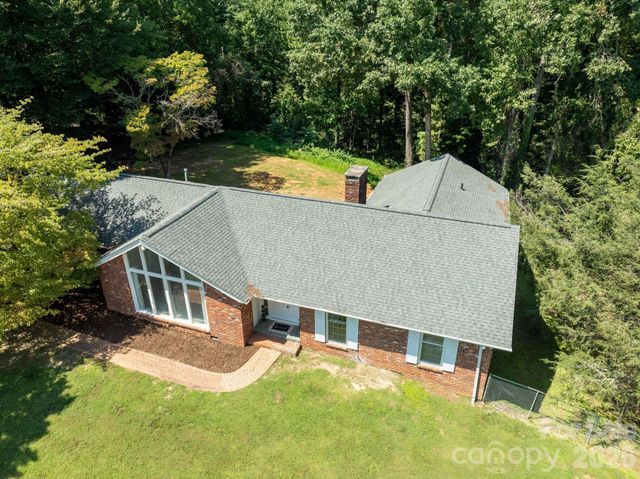 935 Ridgewood Drive NE, Lenoir, NC 28645