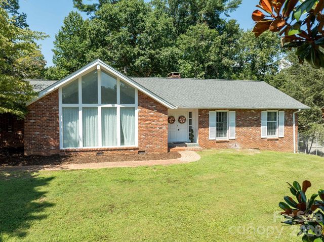 935 Ridgewood Drive NE, Lenoir, NC 28645