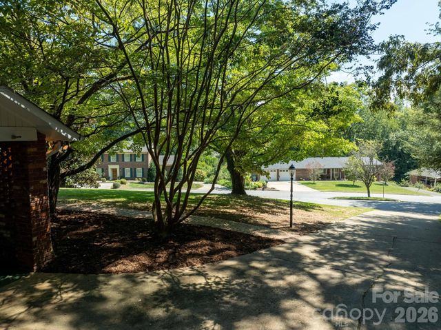 935 Ridgewood Drive NE, Lenoir, NC 28645