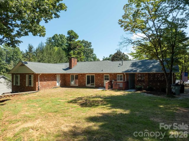 935 Ridgewood Drive NE, Lenoir, NC 28645