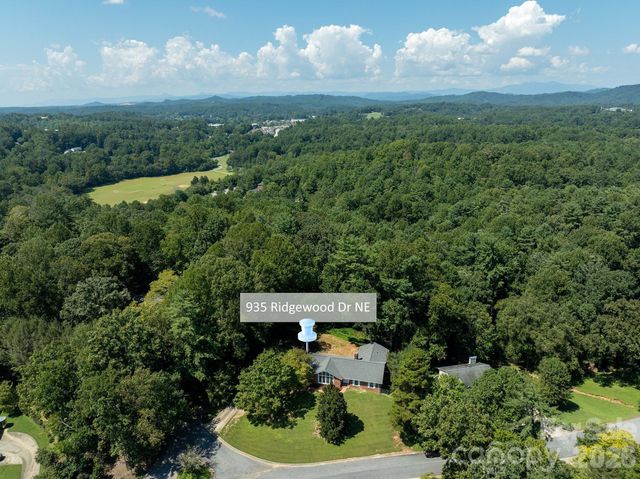 935 Ridgewood Drive NE, Lenoir, NC 28645