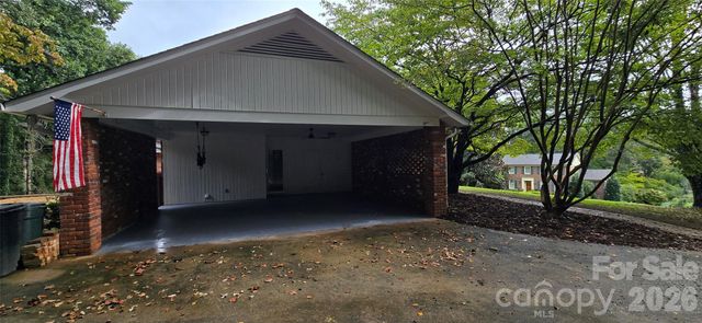 935 Ridgewood Drive NE, Lenoir, NC 28645