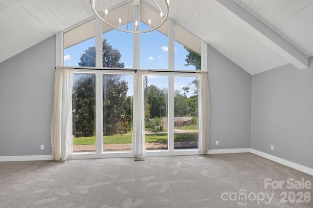 935 Ridgewood Drive NE, Lenoir, NC 28645