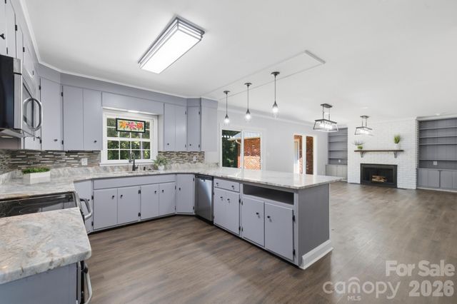 935 Ridgewood Drive NE, Lenoir, NC 28645
