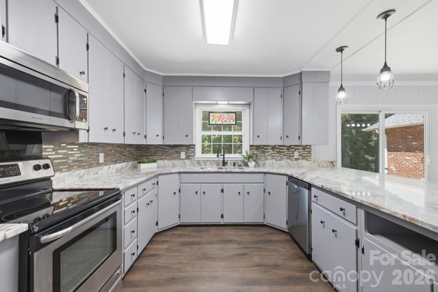 935 Ridgewood Drive NE, Lenoir, NC 28645